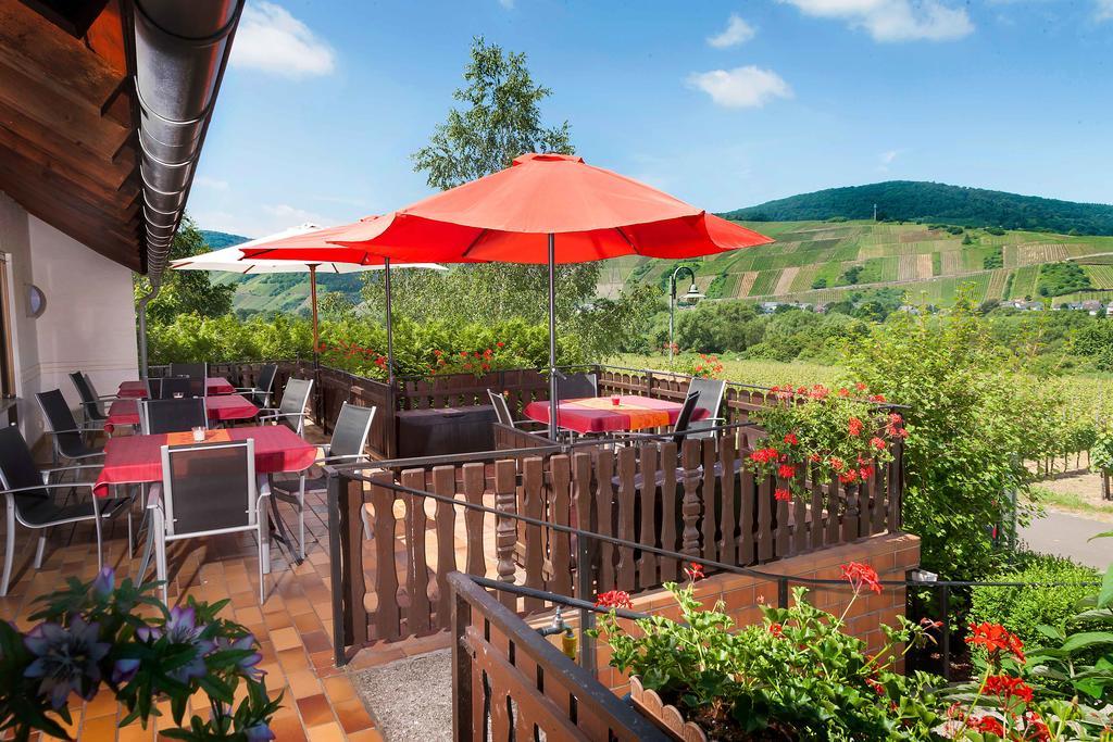 Pension Und Weingut Moselblick Brauneberg Exterior photo