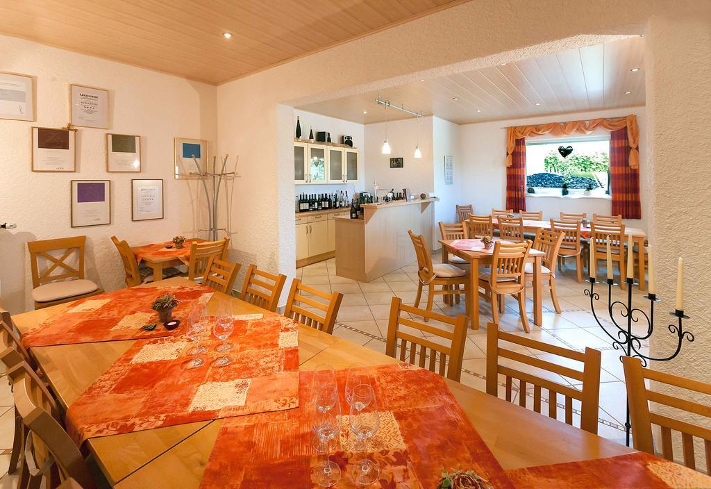 Pension Und Weingut Moselblick Brauneberg Exterior photo